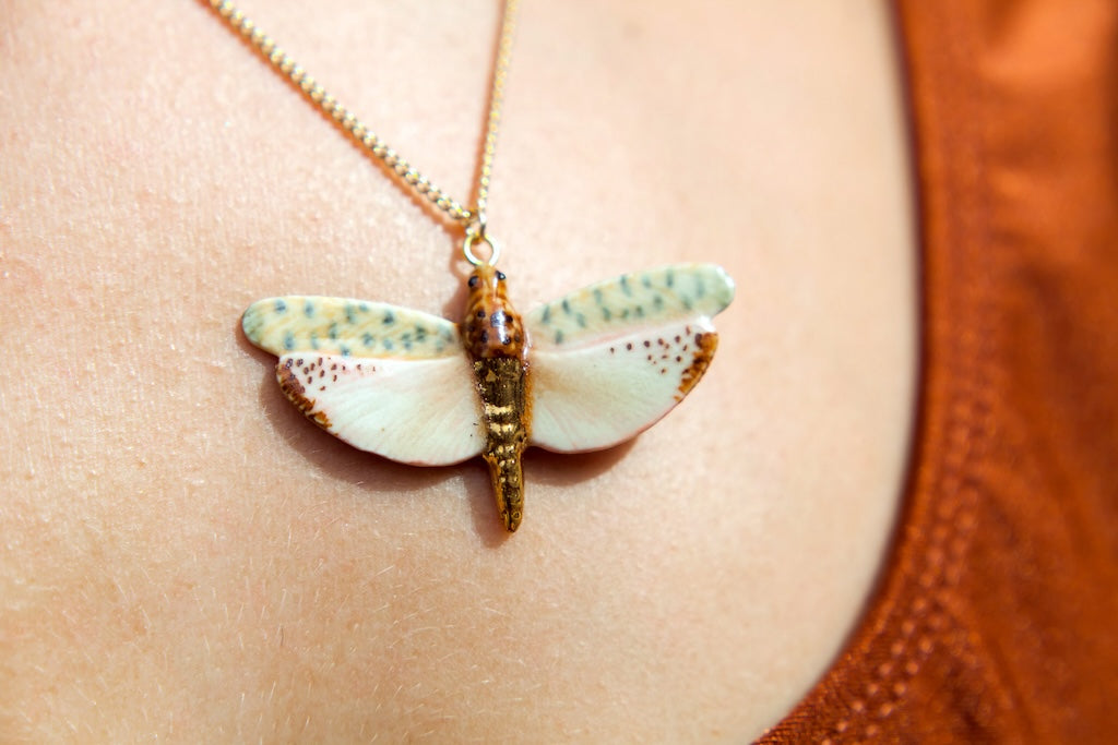 Collier libellule naturel