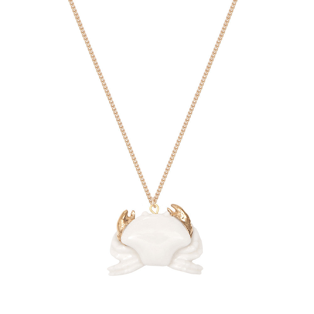 Collier crabe blanc avec pinces dorées